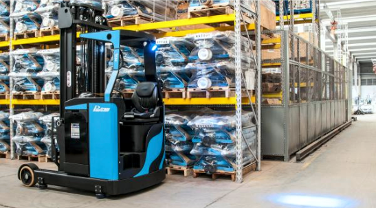 Empilhadeira retrátil Paletrans